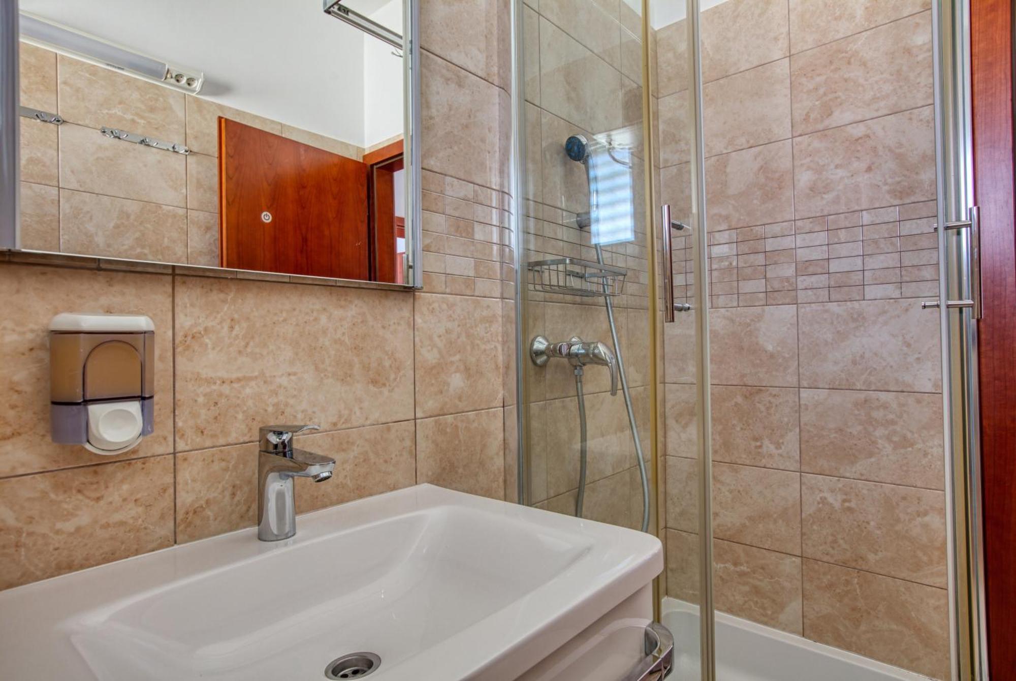 Family Friendly Seaside Apartments Brodarica, Sibenik - 4833 Brodarica  Chambre photo